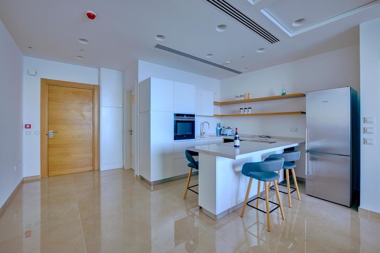 Ferienwohnung Luxurious Apt With Ocean Views And Pool In Tigne Point Sliema Exterior foto